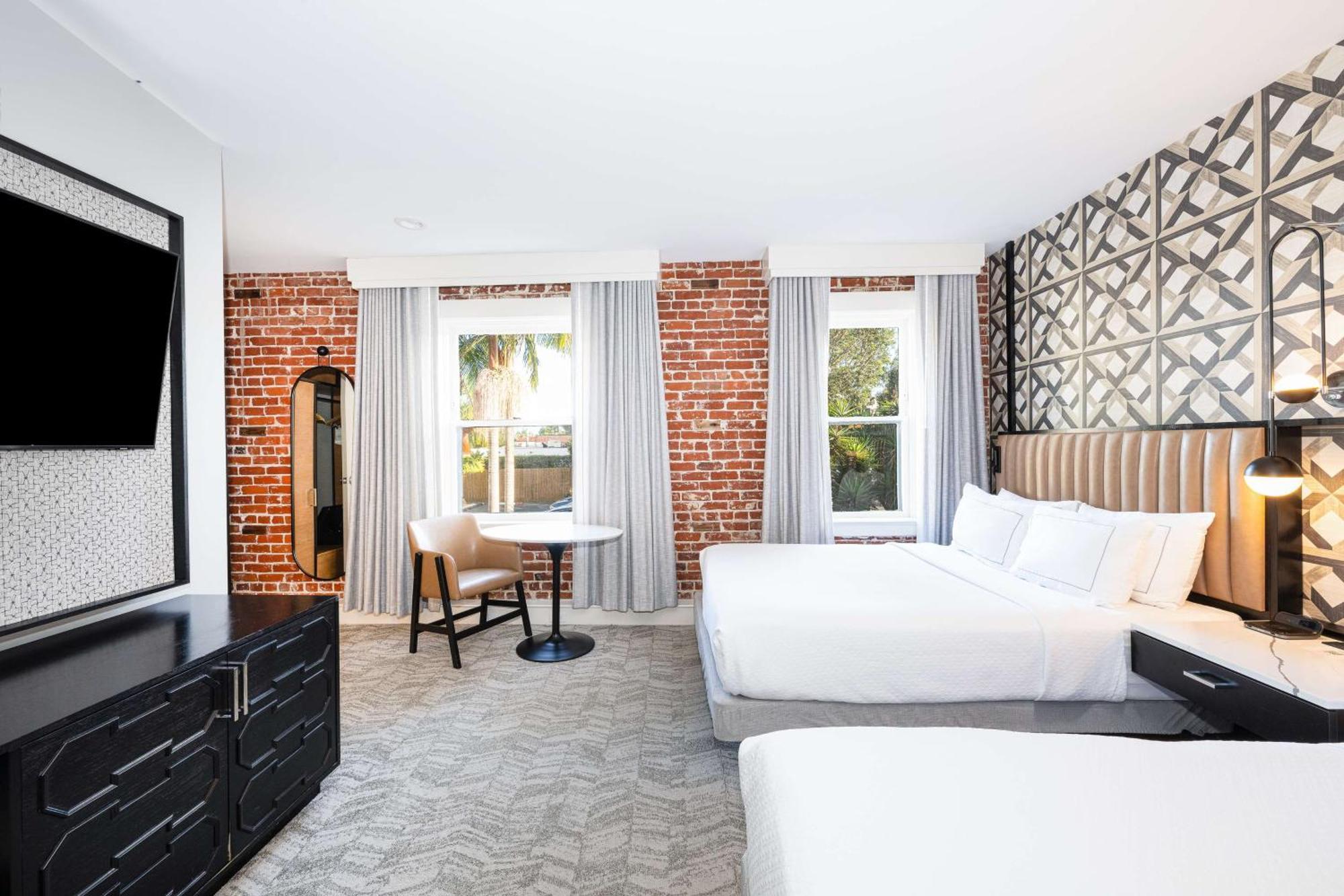 Hotel Virginia Santa Barbara, Tapestry Collection By Hilton Exterior photo